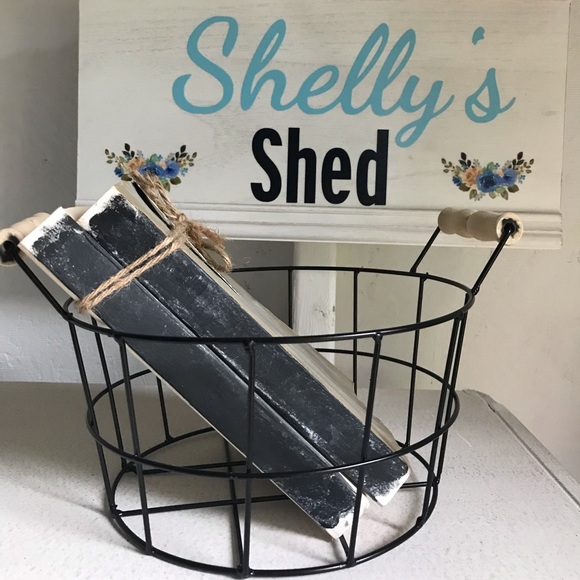 (2) Wire Baskets With Wooden Handles - Picture 7 of 10